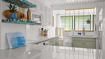 Coffee/tea maker, fridge, microwave, oven