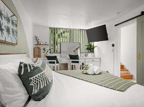 1 chambre, coffre-fort, bureau, fer et planche à repasser