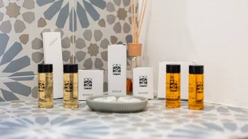 Dusche, Haartrockner, Bidet, Handtücher