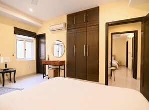 2 dormitorios, escritorio, wifi gratis y ropa de cama
