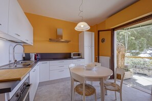Fridge, stovetop, toaster