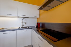 Refrigerador, parrilla de estufa y tostadora 