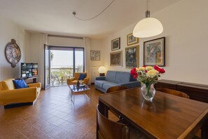 Living area - Turquoise Condo Appt x6 Terrace & Sea View (Sanremo)