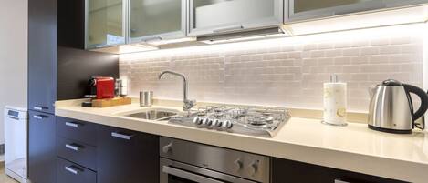 Micro-ondes, four, lave-vaisselle