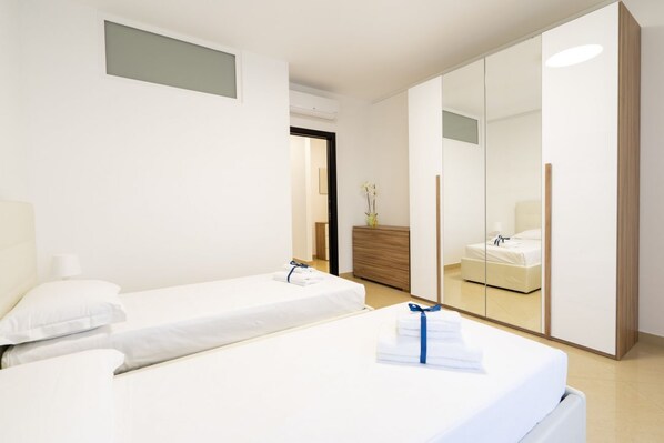 3 habitaciones, tabla de planchar con plancha, wifi y ropa de cama 