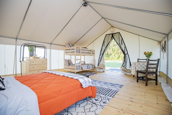 1 soverom, strykejern/-brett, reiseseng for barn og wi-fi (inkludert)