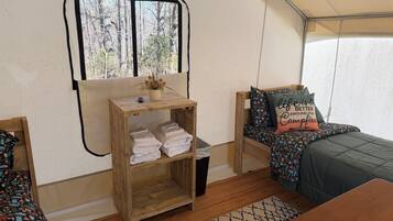 1 chambre, fer et planche à repasser, lit parapluie, draps fournis