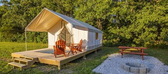 Peaceful Glamping Retreat at Roaring River