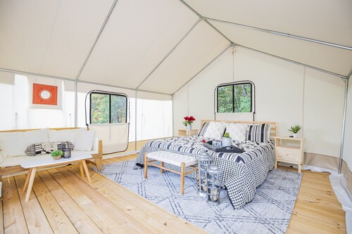 Nature's Haven with a Cozy River Escape