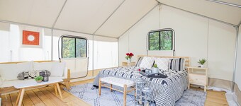 Nature's Haven with a Cozy River Escape