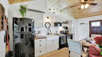 Huis, meerdere bedden, patio (6426 Old San Combo) | Privékeuken | Een koffiezetapparaat/waterkoker