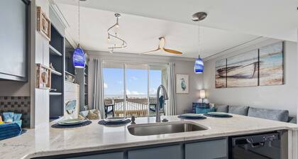 Updated Beachfront Condo~Turtles Nest, East