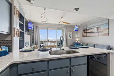 Updated Beachfront Condo~Turtles Nest, East