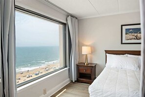 3 habitaciones, tabla de planchar con plancha, wifi y ropa de cama 