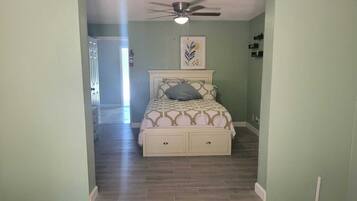 3 soverom, strykejern/-brett, wi-fi og sengetøy