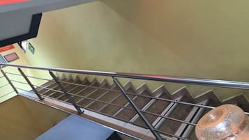 Escaleras con barandal
