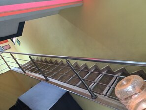Handrails in stairways - Hotel Piet (Mexico City)