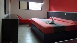 A hotel room with a bed, a desk, a chair, and a window. - Hotel Piet (Mexico City)