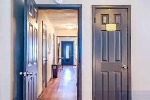 Interior - Golden Grove Getaway Entire Apt Free Parking (Memphis)