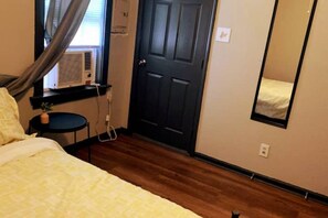 1 bedroom - Golden Grove Getaway Entire Apt Free Parking (Memphis)