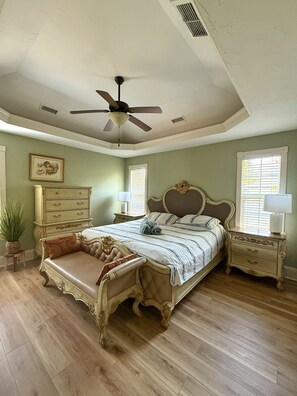 4 bedrooms, iron/ironing board, WiFi, bed sheets