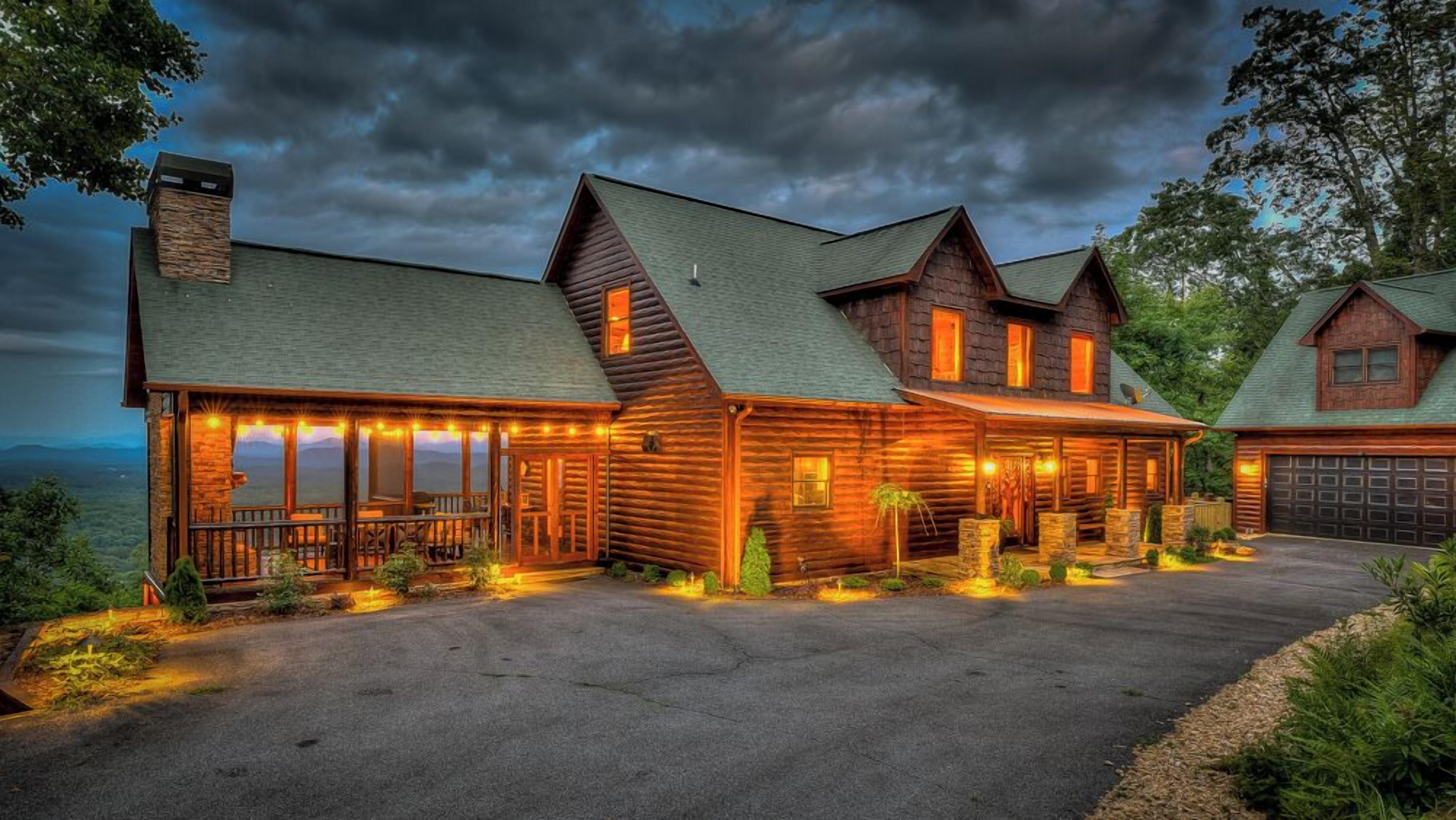 Sunrise Retreat - Luxury | Panoramic Mountain Views | Hot Tub | Outdoor Living