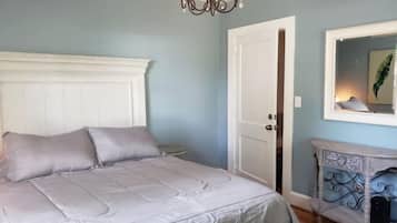 2 bedrooms, desk, iron/ironing board, WiFi