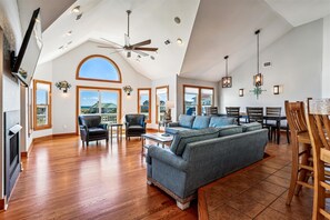 Televisión, reproductor de DVD, videoteca, estéreo