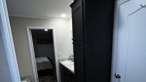 3 chambres, fer et planche à repasser, Wi-Fi gratuit, draps fournis
