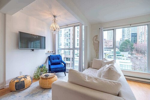 Cozy Unit steps from the Beach