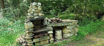 Country setting, yet only minutes from everything!