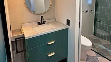 Basic Chalet | Bathroom | Shower, rainfall showerhead, towels, soap