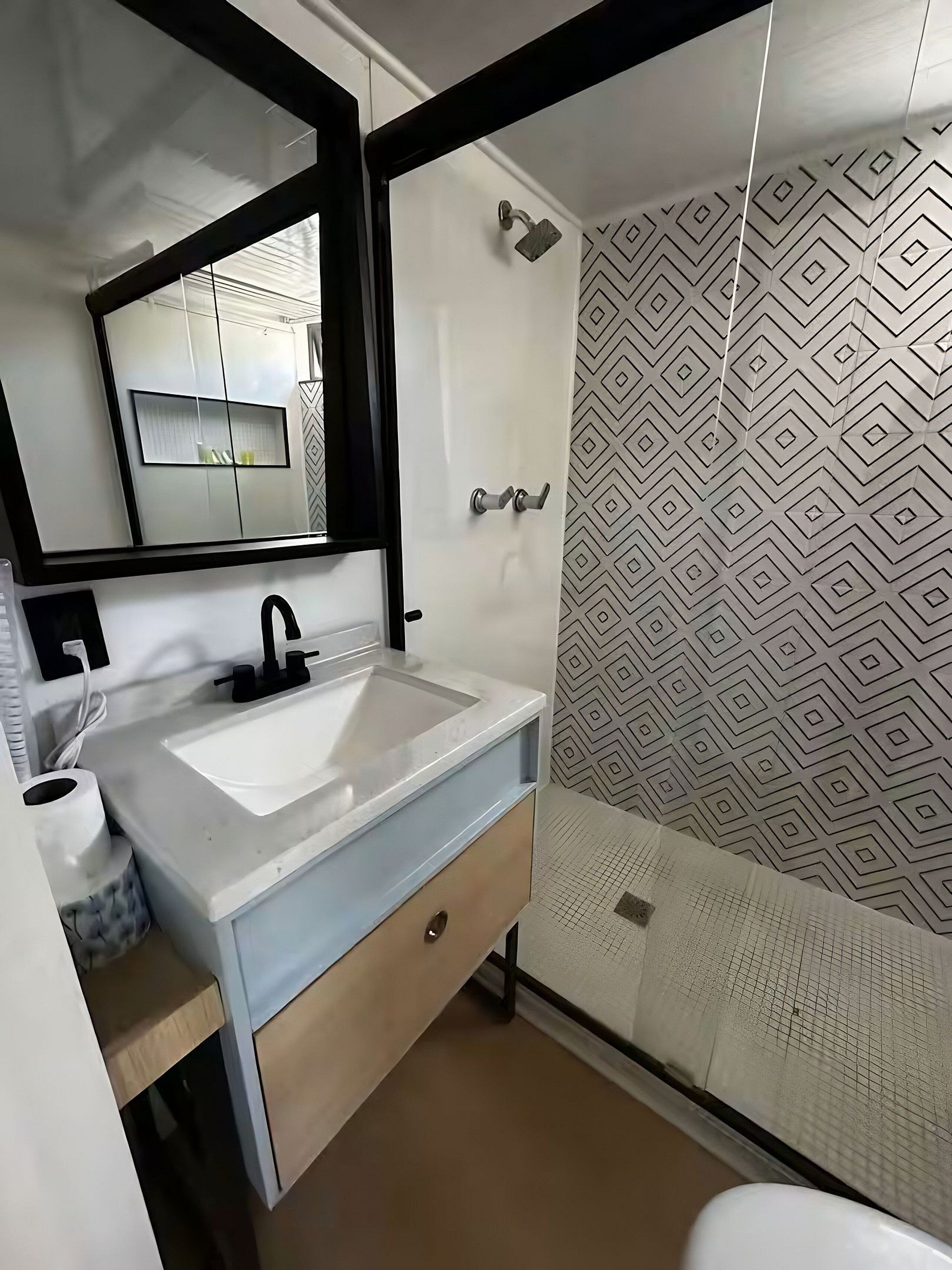 Basic Chalet | Bathroom | Shower, rainfall showerhead, towels, soap