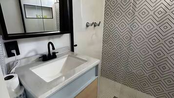Basic Chalet | Bathroom | Shower, rainfall showerhead, towels, soap
