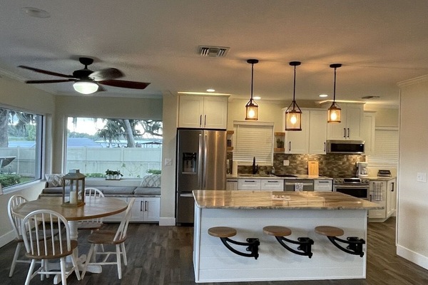 Microondas, horno, placa de cocina, lavavajillas