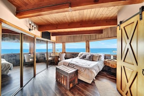 4 bedrooms, iron/ironing board, travel cot, WiFi - 87-ft Water Tower with Elevator and 360 Panoramic Views (Seal Beach)