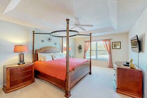 5 bedrooms, iron/ironing board, free WiFi, bed sheets