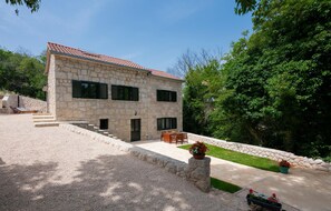 Exterior - Cozy home in Zmijavci with kitchen (Zmijavci)