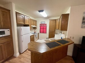 Frigorífic, microones, forn i placa de cuina