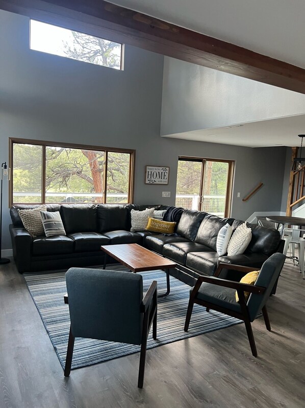 Smart TV, fireplace, video games, table tennis