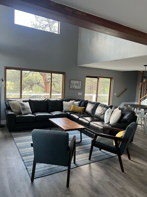 Smart-TV, peis, videospill og bordtennis