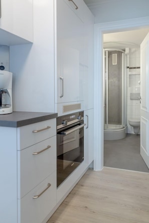 Coffee/tea maker, electric kettle, toaster - Andreas-dirks-straße: 1-zimmerappartement am Strand, 4.og. Kleiner Meerblick. - Andreas-dirks-straße (Sylt)