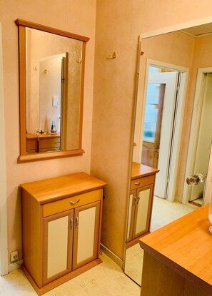 Unclassified image, 4 of 17, button