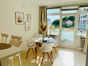 Unclassified image, 4 of 17, button