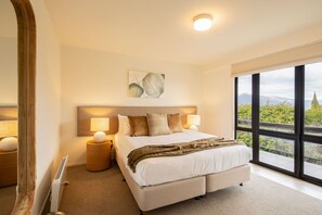 4 bedrooms, travel crib, free WiFi, bed sheets