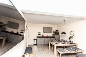 Unclassified image, 4 of 16, button