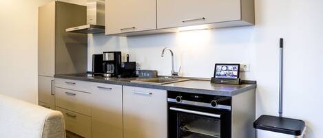 Geladeira, fogão, cooktop, lava-louças