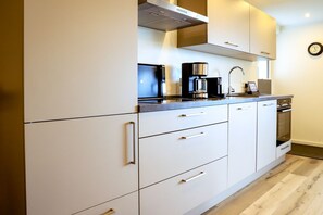 Réfrigérateur, four, plaque de cuisson, lave-vaisselle