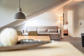 Unclassified image, 4 of 21, button