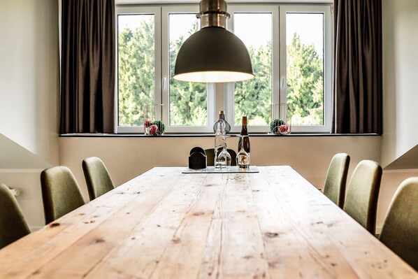 Unclassified image, 1 of 21, button